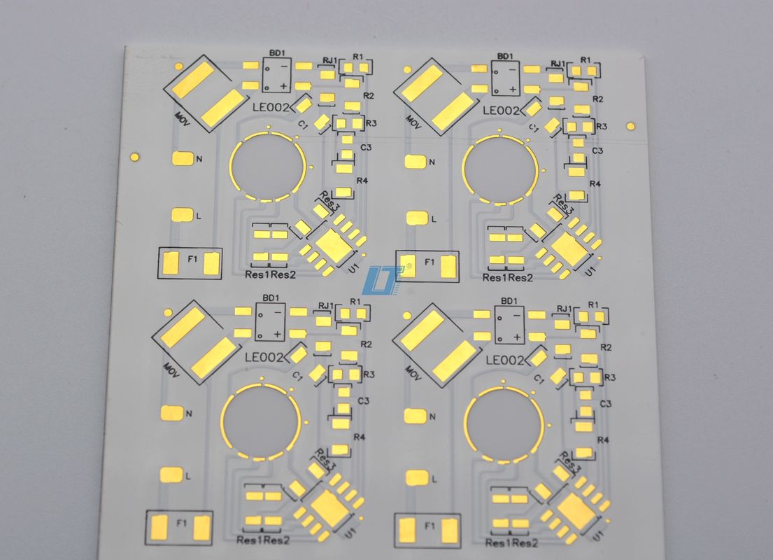 Taille durable 2 mm~200 mm Plaque de PCB en céramique AL2O3 ALN Masque de soudure noir