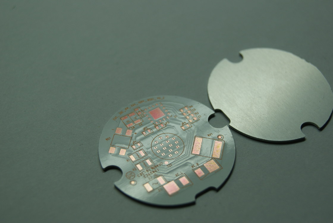 PCB IMS personnalisé avec matériau de base FR-4 et pont de sérigraphie min. de 0,1 mm