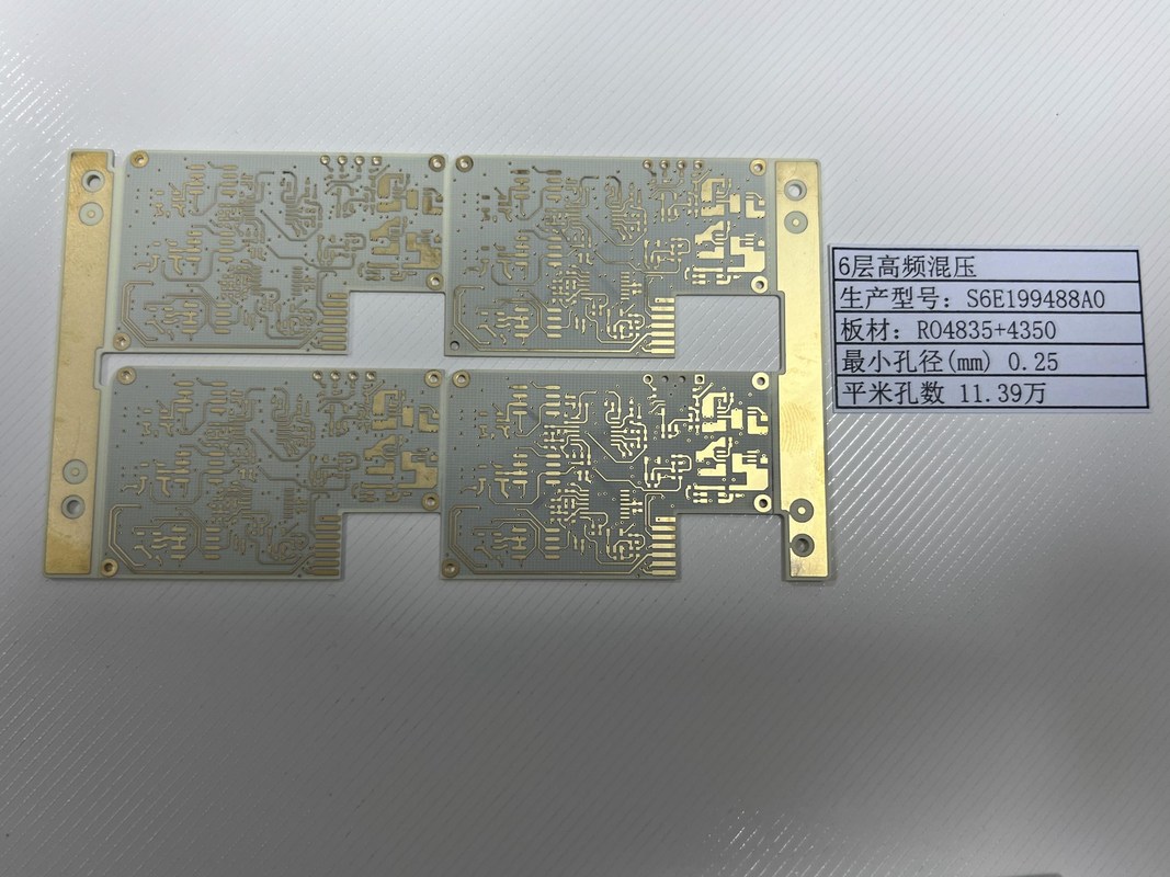 Test électrique à 100% Rogers PCB Board avec finition dorée 6 couches RO4835+4350 mélange