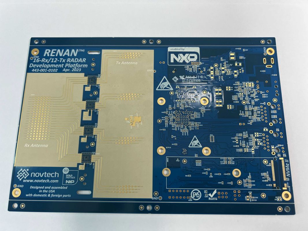 Plaques de circuits imprimés HDI conçues efficacement avec processus d'immersion en or et espacement P1.5.