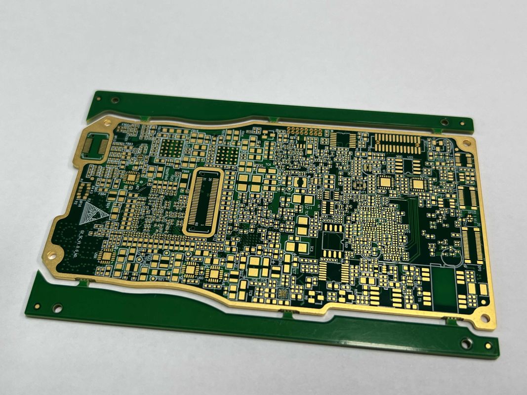 Plaque de PCB à haute vitesse à interconnexion à haute densité avec une taille minimale de trou aussi petite que 0,15 mm
