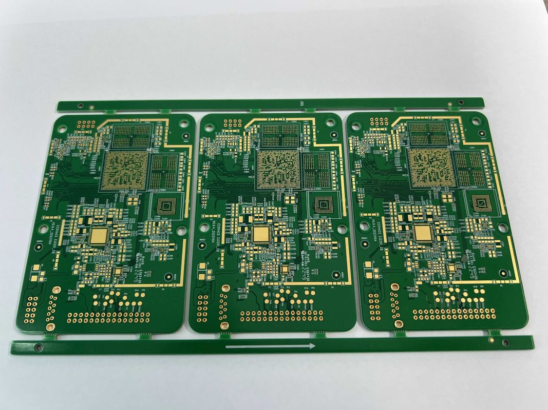 Plaque de circuits imprimés multicouche à doigt d'or avec surface HASL et taille de trou de 0,2 mm min